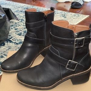 Ankle boots